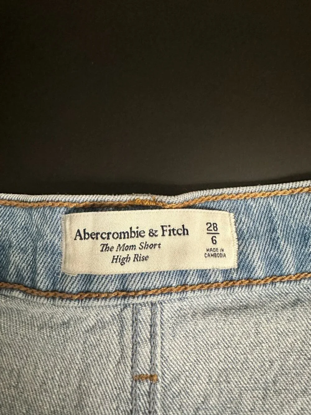 Abercrombie & Fitch “The Mom Short” – Size 6 – High Rise - Picture 2 of 4